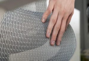 Vệ sinh ghế giám đốc lưới đúng cách giúp sạch bụi, bền đẹp lâu dài
